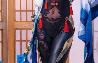 Umeko J比基尼图集：大衣柜里的确实有很多蓝色啊